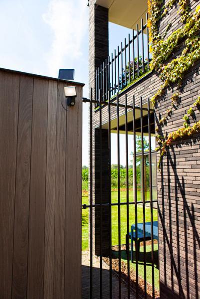 Lutec Solar Sunshine udendørslampe m/PIR-sensor og solceller - Lille - Mørk grå Lutec Solar Sunshine udendørslampe m/PIR-sensor og solceller - Lille - Mørk grå