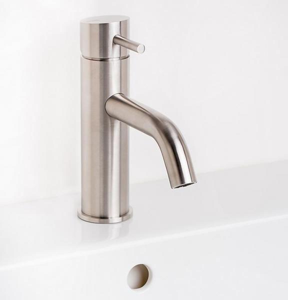 QTOO håndvaskarmatur - Børstet rustfri stål QTOO håndvaskarmatur - Børstet rustfri stål