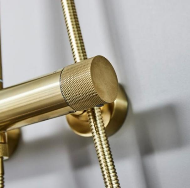 Cassøe Crystal Cut komplet pakke til badeværelset - Børstet messing