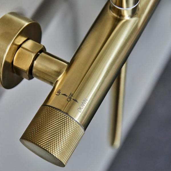 Cassøe Crystal Cut komplet brusesystem - T8 - Børstet messing Cassøe Crystal Cut komplet brusesystem - T8 - Børstet messing