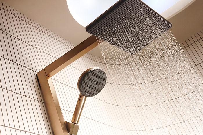 hansgrohe Raindance Alive Q Showerpipe 200/340 1jet m/ShowerSelect Comfort og EcoSmart - Børstet bronze