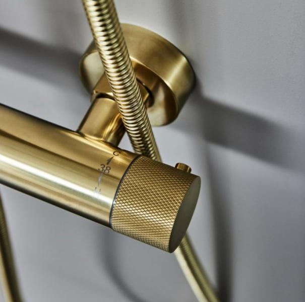 Cassøe Crystal Cut komplet pakke til badeværelset - Børstet messing