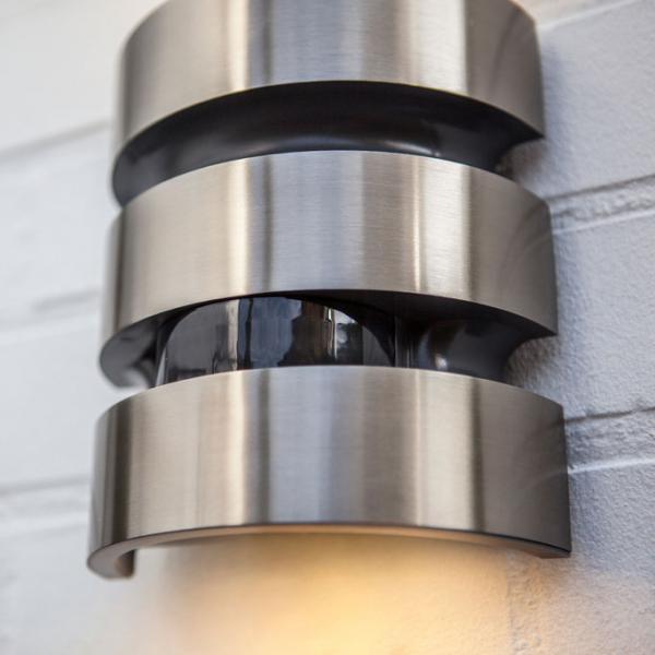 Lutec Architectural Maya udendørslampe til væg m/PIR-sensor - Rustfrit stål Lutec Architectural Maya udendørslampe til væg m/PIR-sensor - Rustfrit stål